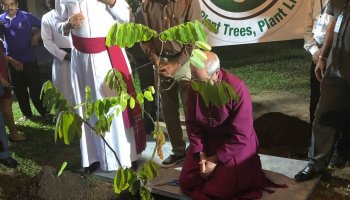 30/08 - Tree Planting - Archbishop of Canterbury